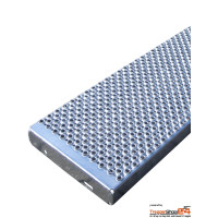 Lochblechstufe 400 x 150 mm aus 2 mm Lochblech feuerverzinkt, Oberfläche rutschhemmend R13 mit seitlichen Anschraublaschen. Andere Größen gegen Mehrpreis erhältlich.
