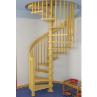 Spindeltreppe Gardenia Ø 160 cm, 12 Steigungen (11 Stufen + Standardpodest) für eine Geschoßhöhe von 216 - 270 cm, komplett aus Buche, inkl. Treppen- u. Podestgeländer mit massivem durchgehenden Holzhandlauf und senkrechten Geländerstäben.