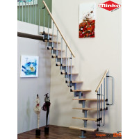 Mittelholmtreppe Joker mit 12 Stufen aus Buche fertig lackiert, inkl. innenseitigem Geländer, Geschosshöhe 223,6 - 302,9 cm, Stufenbreite 70 cm (Treppenbreite 76 cm), für geraden oder 1/4 gewendelten Aufbau geeignet.
