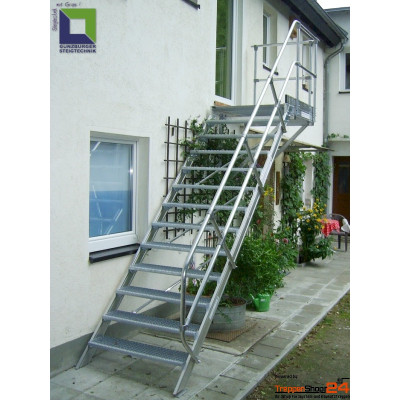 Treppe 45° mit Podest 17 Stufen, Höhe 354 bis 374,5 cm