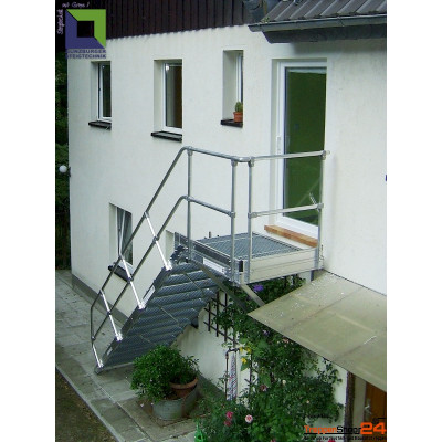Treppe 45° mit Podest 17 Stufen, Höhe 354 bis 374,5 cm