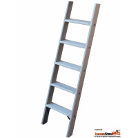 Hochbettleiter, Stufen-Anlegeleiter mit 12 Stufen optional mit Haken oder Anlegebrett, Bodenschutzkappen, Stufen galtt oder geriffelt, Leiterbreite 35 bis 50 cm, 12 bis 16 Stufen. Alle Hochbettleitern verfügen ab 12 Stufen immer über Einhängehaken. Die Hochbettleiter ist unbehandelt und besteht aus ausgesuchtem astfreien Nadelholz. Daher eignet sich die Hochbettleiter hervorrangend für eine individuelle Oberflächenbehandlung und kann geölt gewachst gebeizt oder gestrichen werden. Die Hochbettleiter ist für den Innenbereich konzipiert.