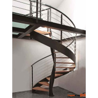 Spindeltreppe Ortensia C Ø 200 cm, 12 Steigungen (11 Stufen + Podest), Geschosshöhe 216 - 258 cm, mit Aussen- und Innenwange mit Massivholzstufen aus Buche, inkl. Relinggeländer mit 5 Untergurten aus Edelstahl.