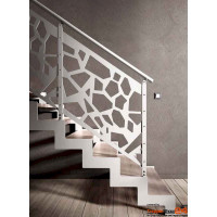Stahlwangentreppe Ibisco X1 Bilama als Maßanfertigung gerade aus Buche natur oder gebeizt, Materialstärke ca. 40 mm, alle Metallteile pulverbeschichtet, optional mit Geländer aus Doppelflachstahlpfosten 40 x 8 mm dazwischen liegenden Stahlpanellen geläsert 10 mm und einem Stahl- oder Holzhandlauf. Stahlwangen abgetrepppt in Zick-Zack Form haben eine Stärke von 10 mm die Höhe ist abhängig von der Länge der Wangen und den statischen Erfordernissen.
