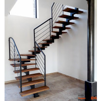 Mittelholmtreppe Geranio B Zick Zack als Maßanfertigung gerade Stufen aus Buche natur oder gebeizt, Materialstärke ca. 40 mm, Mittelholm aus Stahl 100 x 100 mm in Zick Zack Form auf Wunsch in der Länge geteilt gegen Aufpreis, optional mit Geländer aus Stahlpfosten Ø42 mm mit 5 Untergurten aus Stahl Ø10 mm und einem Stahlhandlauf Ø42 mm, alle Metallteile pulverbeschichtet.